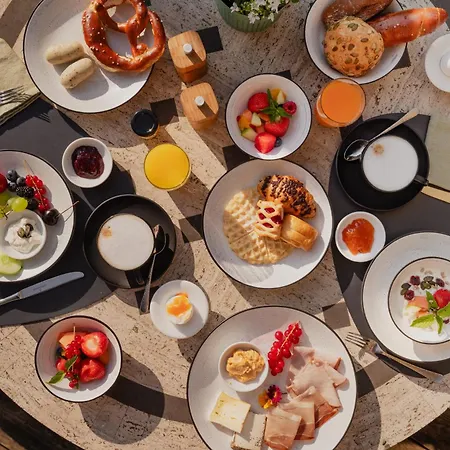 Hotel Staudacherhof In I Blick Aufs Zugspitzmassiv I Einzigartige Bayurvida Kueche Garmisch-Partenkirchen