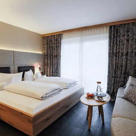 Staudacherhof In I Blick Aufs Zugspitzmassiv I Einzigartige Bayurvida Kueche Garmisch-Partenkirchen