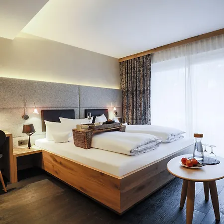 Otel Staudacherhof In I Blick Aufs Zugspitzmassiv I Einzigartige Bayurvida Kueche Garmisch-Partenkirchen