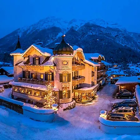 Staudacherhof In I Blick Aufs Zugspitzmassiv I Einzigartige Bayurvida Kueche Garmisch-Partenkirchen