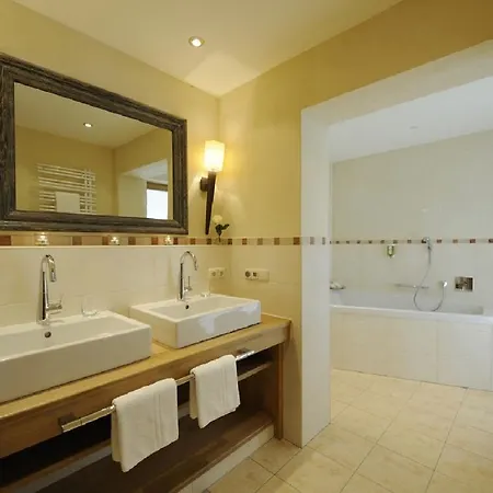 Hotel Staudacherhof In I Blick Aufs Zugspitzmassiv I Einzigartige Bayurvida Kueche 4*