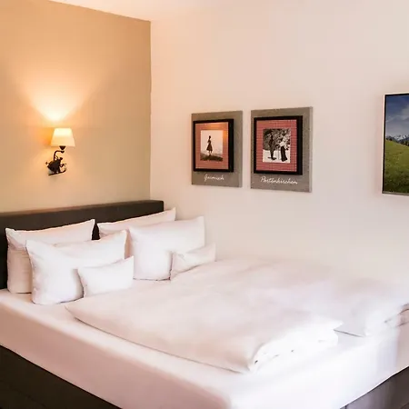 Staudacherhof In I Blick Aufs Zugspitzmassiv I Einzigartige Bayurvida Kueche Otel