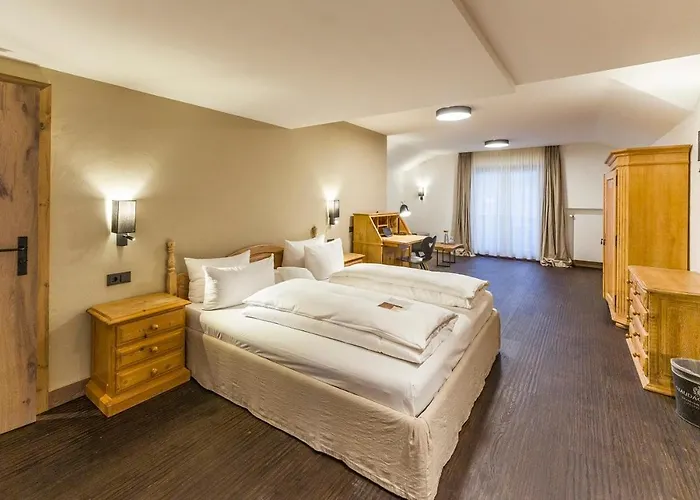 Staudacherhof In I Blick Aufs Zugspitzmassiv I Einzigartige Bayurvida Kueche Готель Гарміш-Партенкірхен