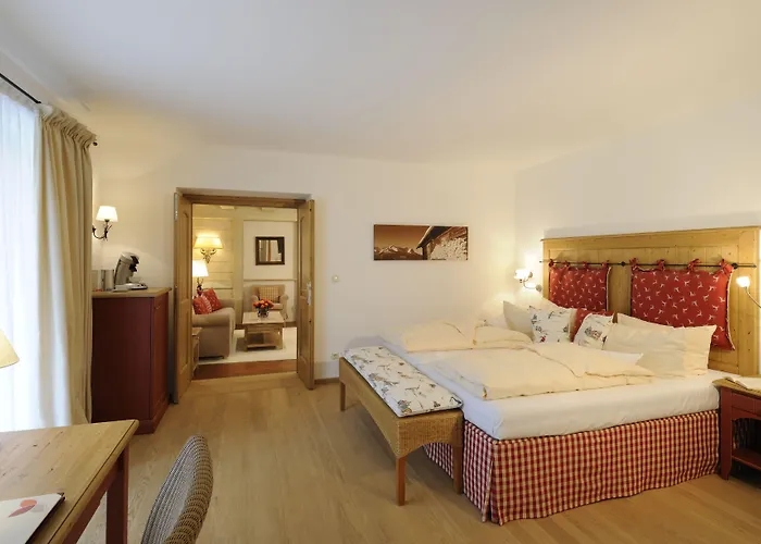 Staudacherhof In I Blick Aufs Zugspitzmassiv I Einzigartige Bayurvida Kueche Garmisch-Partenkirchen