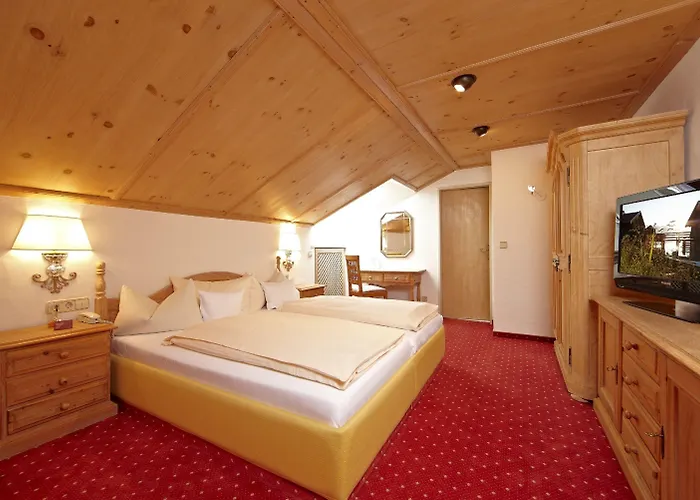 Staudacherhof In I Blick Aufs Zugspitzmassiv I Einzigartige Bayurvida Kueche فندق