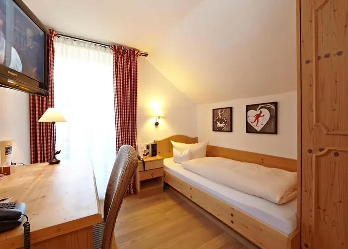 Staudacherhof In I Blick Aufs Zugspitzmassiv I Einzigartige Bayurvida Kueche Гарміш-Партенкірхен